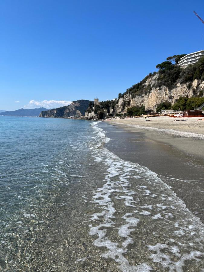 Al 37 Vista Mare E Colline Apartamento Finale Ligure Exterior foto